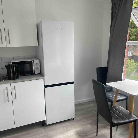 Studio Flat Private Shower Wc And Kitchenette London Eksteriør bilde