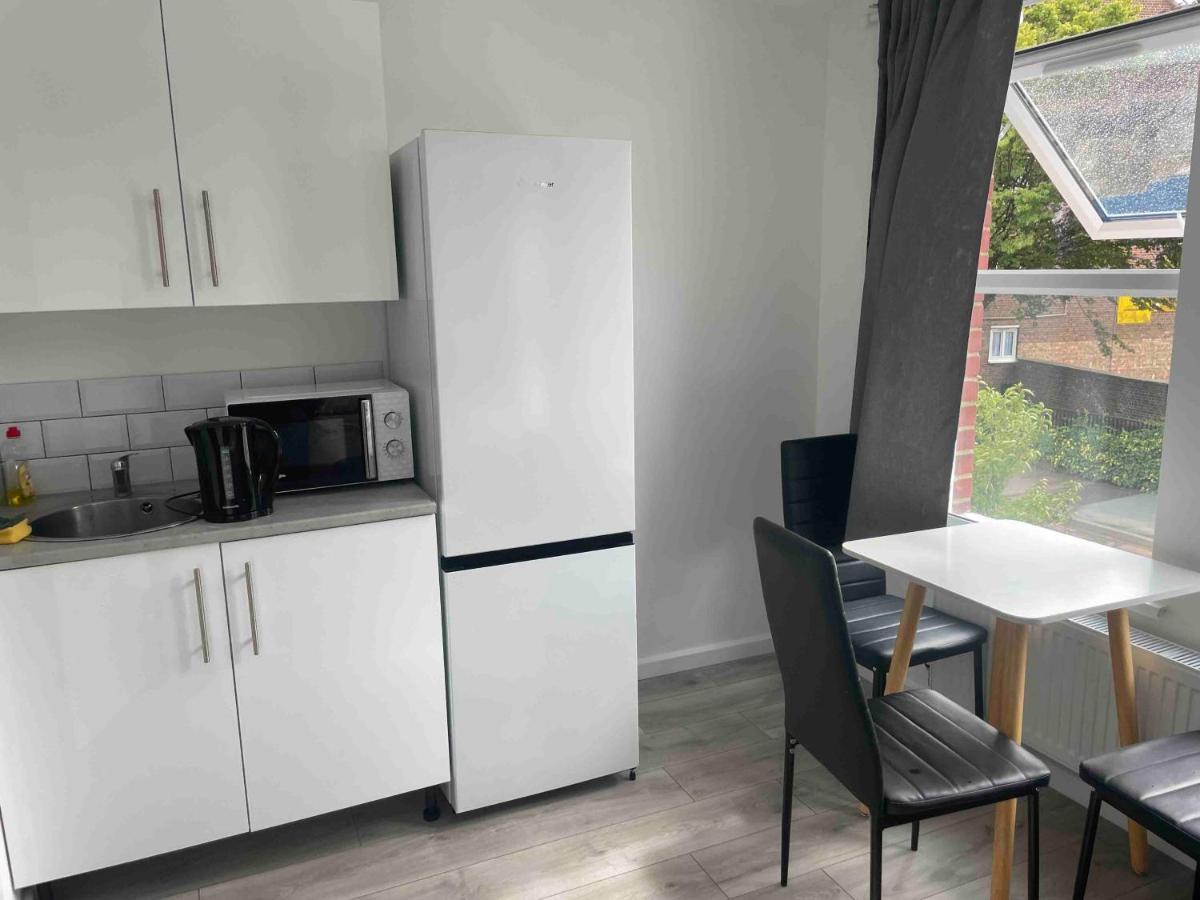 Studio Flat Private Shower Wc And Kitchenette London Eksteriør bilde