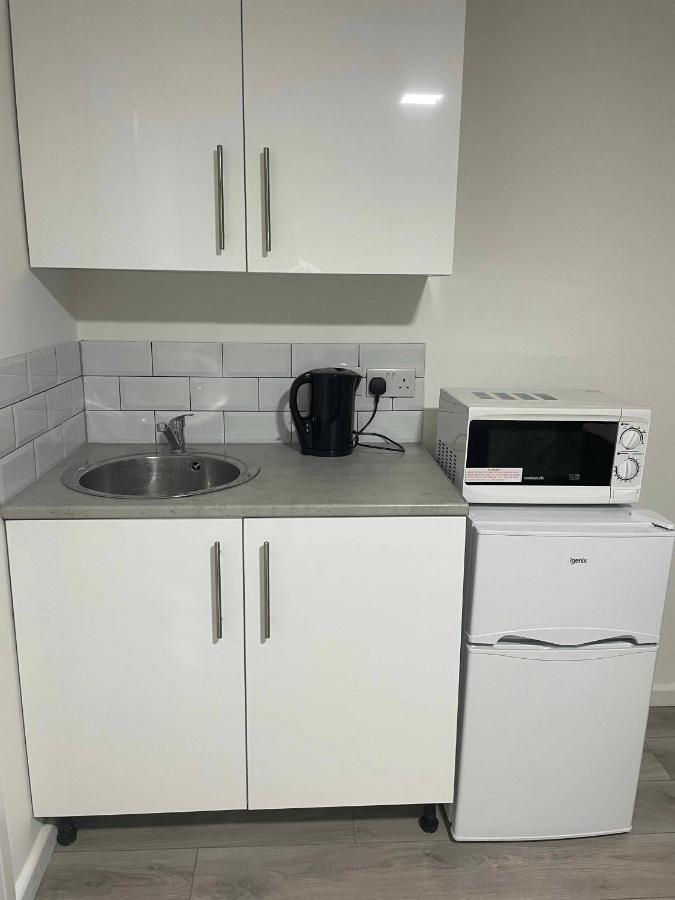 Studio Flat Private Shower Wc And Kitchenette London Eksteriør bilde